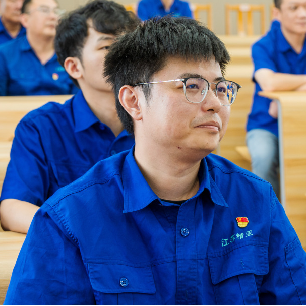 行政-刘一飞.jpg 行政-刘一飞.jpg